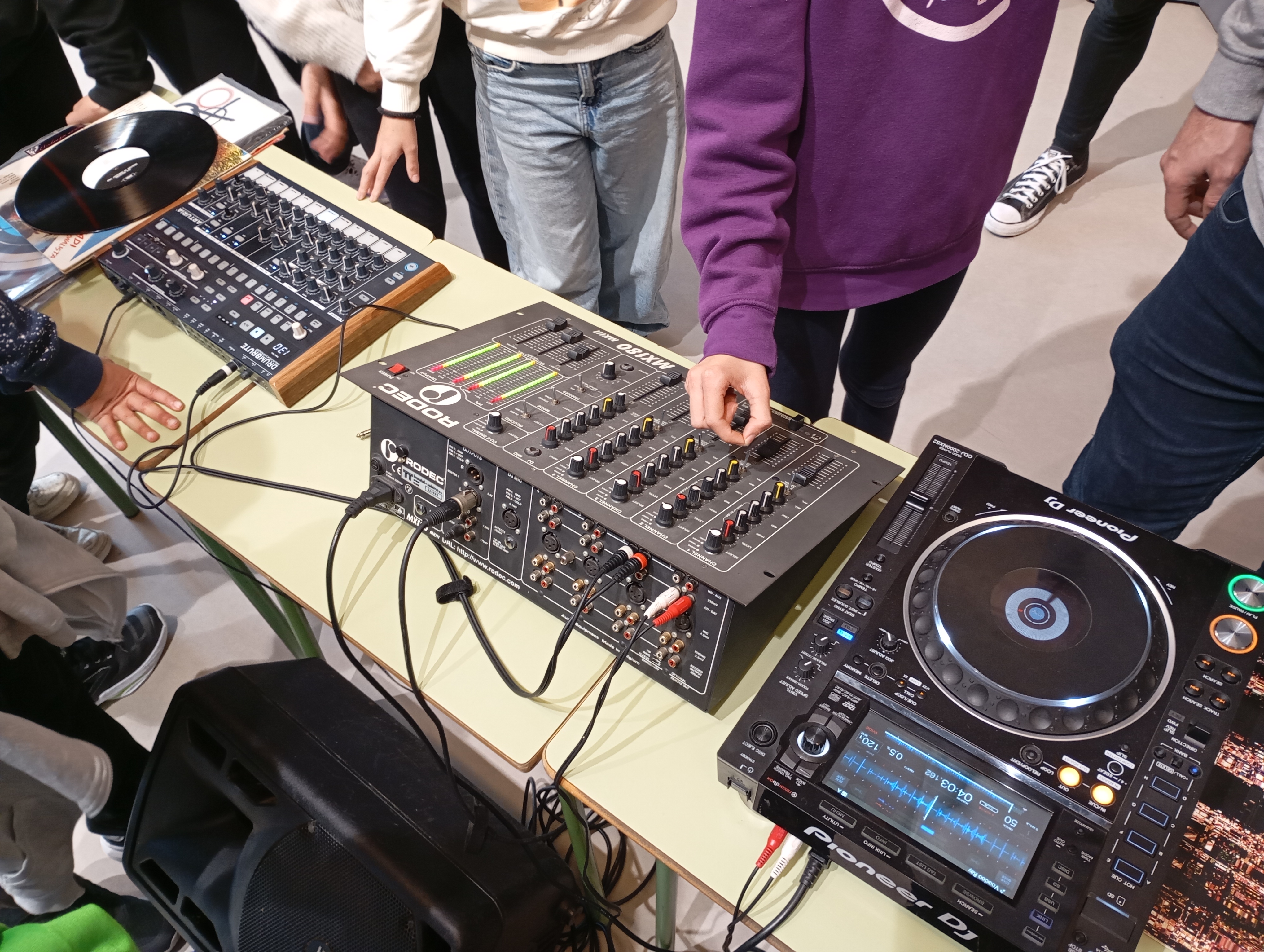 DJarekin saioa -  Sesión con DJ-s